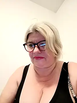 Snapshot of Diana_49 chatting on 04/12/26, 07:35 Diana 49 online show from 04/12/26, 07:35