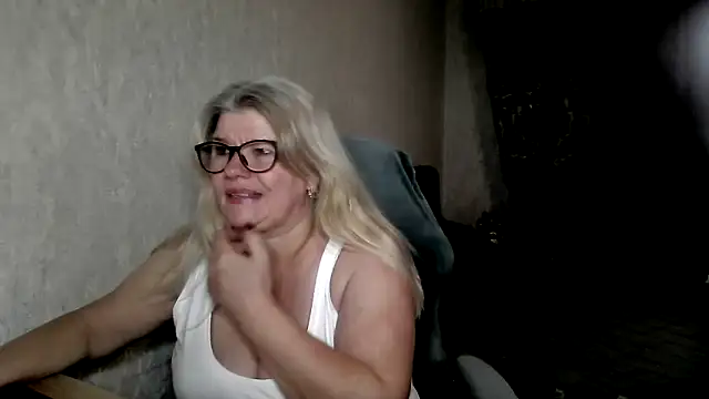 Snapshot of Diana_49 chatting on 04/21/26, 06:20 Diana 49 online show from 04/21/26, 06:20