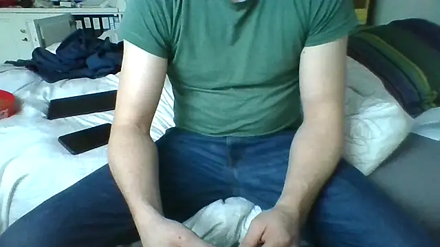 Snapshot of MmaxX004 chatting on 02/23/25, 04:46 MmaxX004 online show from 02/23/25, 04:46