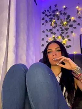 Snapshot of iam_jaylow89 chatting on 11/27/25, 07:54 iam jaylow89 online show from 11/27/25, 07:54