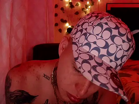 Snapshot of iam_jaylow89 chatting on 12/16/25, 02:49 iam jaylow89 online show from 12/16/25, 02:49