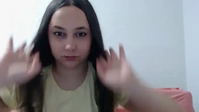 Snapshot of Sara94live chatting on 04/25/26, 06:05 Sara94live online show from 04/25/26, 06:05