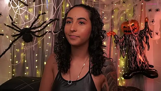 Snapshot of agatha_collins_ chatting on 10/07/25, 07:11 agatha collins online show from 10/07/25, 07:11