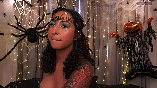 Snapshot of agatha_collins_ chatting on 10/10/25, 06:18 agatha collins online show from 10/10/25, 06:18