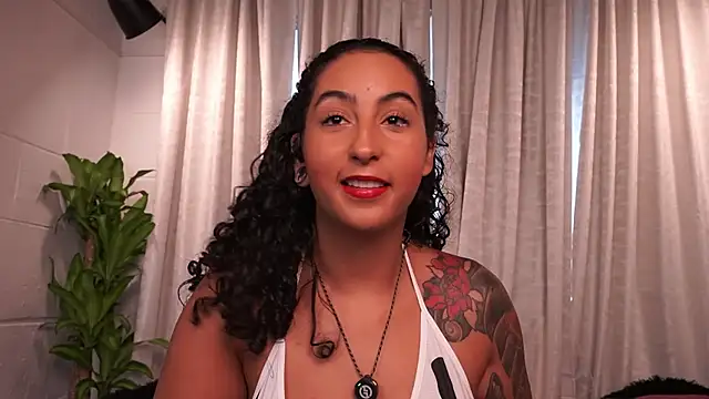 Snapshot of agatha_collins_ chatting on 11/27/25, 07:38 agatha collins online show from 11/27/25, 07:38