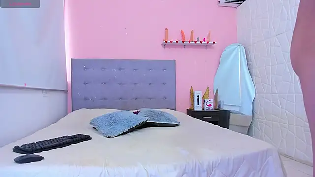 Snapshot of crystall06 chatting on 02/21/25, 08:05 crystall06 online show from 02/21/25, 08:05