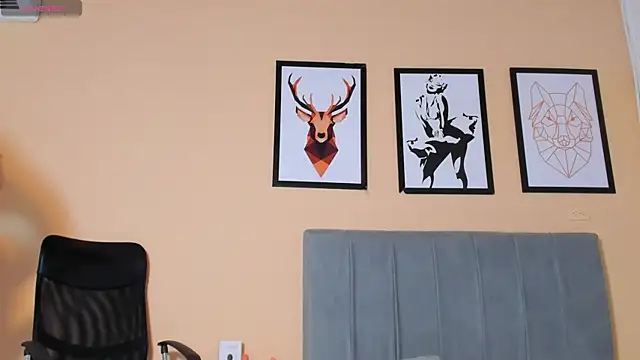 Snapshot of crystall06 chatting on 09/18/25, 03:03 crystall06 online show from 09/18/25, 03:03