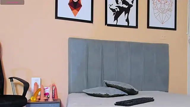 Snapshot of crystall06 chatting on 10/04/25, 01:31 crystall06 online show from 10/04/25, 01:31