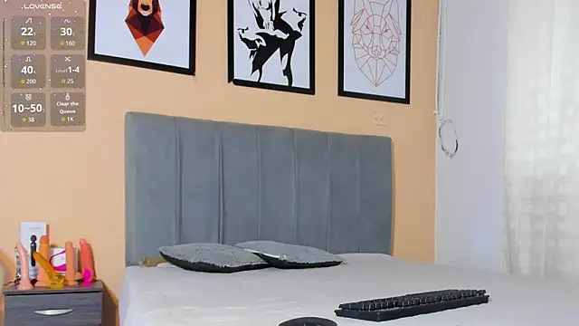 Snapshot of crystall06 chatting on 10/29/25, 02:19 crystall06 online show from 10/29/25, 02:19