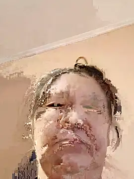 Snapshot of Zulfiya_Bruce chatting on 12/15/25, 04:17 Zulfiya Bruce online show from 12/15/25, 04:17