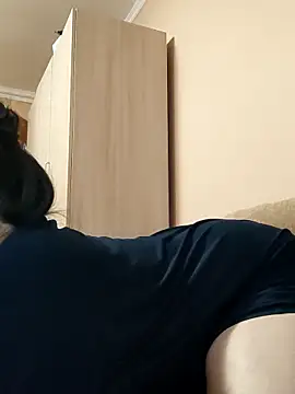 Snapshot of Zulfiya_Bruce chatting on 12/15/25, 06:12 Zulfiya Bruce online show from 12/15/25, 06:12