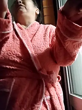 Snapshot of Zulfiya_Bruce chatting on 12/16/25, 07:52 Zulfiya Bruce online show from 12/16/25, 07:52