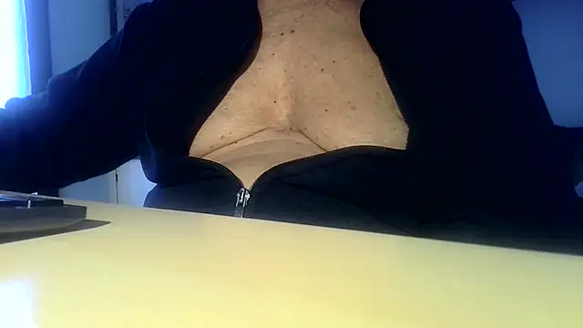 Snapshot of tachione2 chatting on 11/19/25, 03:01 tachione2 online show from 11/19/25, 03:01