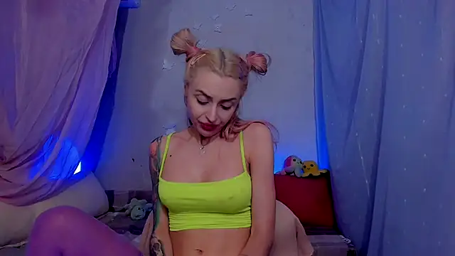 Snapshot of LickLizzy chatting on 01/18/25, 05:41 LickLizzy online show from 01/18/25, 05:41
