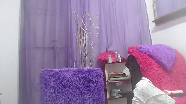 heyline milf online show from 10/21/25, 04:19