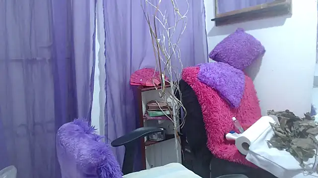 Snapshot of heyline_milf chatting on 11/01/25, 03:14 heyline milf online show from 11/01/25, 03:14