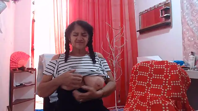 Snapshot of heyline_milf chatting on 06/08/26, 02:06 heyline milf online show from 06/08/26, 02:06