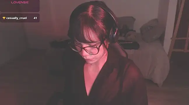 Snapshot of modjo_ chatting on 01/24/25, 04:37 modjo online show from 01/24/25, 04:37