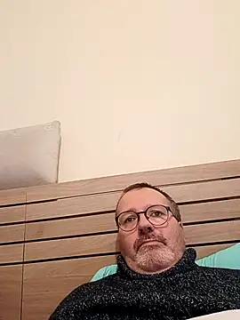 Snapshot of mike9473 chatting on 11/02/25, 03:58 mike9473 online show from 11/02/25, 03:58