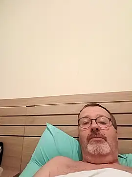 Snapshot of mike9473 chatting on 11/11/25, 08:53 mike9473 online show from 11/11/25, 08:53