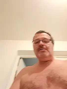 Snapshot of mike9473 chatting on 12/16/25, 06:57 mike9473 online show from 12/16/25, 06:57