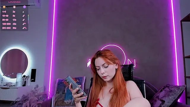 Snapshot of lika_lil chatting on 09/30/25, 07:24 lika lil online show from 09/30/25, 07:24