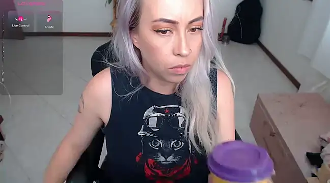 Snapshot of charlottezoe15 chatting on 12/04/24, 07:23 charlottezoe15 online show from 12/04/24, 07:23