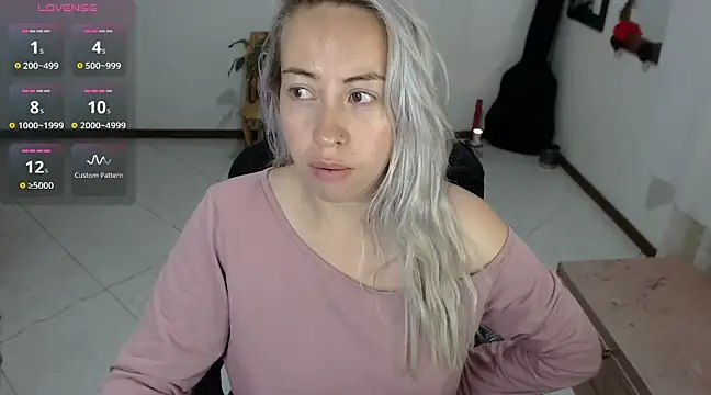 Snapshot of charlottezoe15 chatting on 12/07/24, 09:28 charlottezoe15 online show from 12/07/24, 09:28