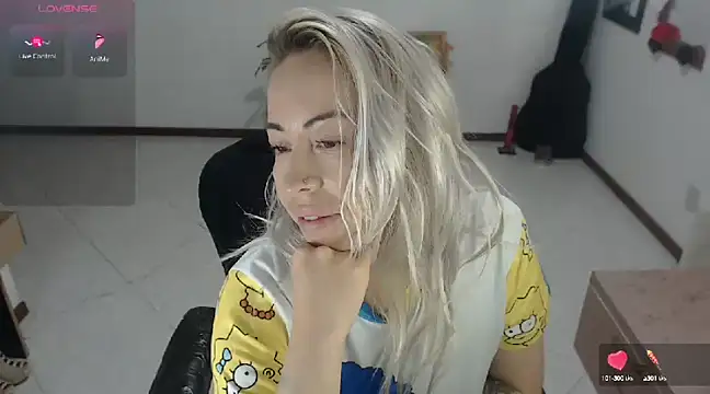 Snapshot of charlottezoe15 chatting on 12/13/24, 09:02 charlottezoe15 online show from 12/13/24, 09:02