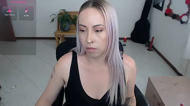 Snapshot of charlottezoe15 chatting on 01/17/25, 06:02 charlottezoe15 online show from 01/17/25, 06:02