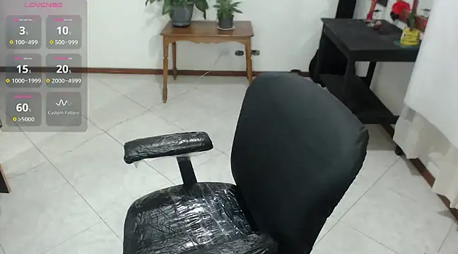 Snapshot of charlottezoe15 chatting on 02/12/25, 08:38 charlottezoe15 online show from 02/12/25, 08:38