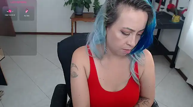 Snapshot of charlottezoe15 chatting on 02/14/25, 04:20 charlottezoe15 online show from 02/14/25, 04:20