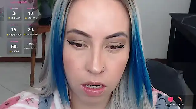 Snapshot of charlottezoe15 chatting on 03/11/25, 06:41 charlottezoe15 online show from 03/11/25, 06:41