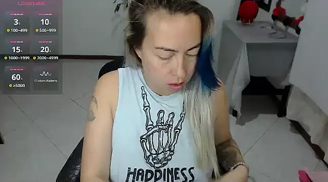 Snapshot of charlottezoe15 chatting on 03/19/25, 08:55 charlottezoe15 online show from 03/19/25, 08:55