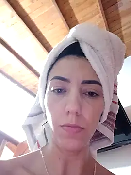 Snapshot of LunaZambrano chatting on 02/02/25, 04:54 LunaZambrano online show from 02/02/25, 04:54