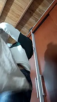 Snapshot of LunaZambrano chatting on 02/05/25, 02:19 LunaZambrano online show from 02/05/25, 02:19