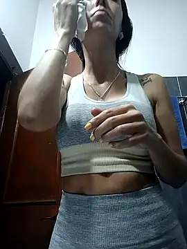 Snapshot of LunaZambrano chatting on 02/06/25, 04:31 LunaZambrano online show from 02/06/25, 04:31