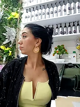 Snapshot of LunaZambrano chatting on 02/07/25, 09:37 LunaZambrano online show from 02/07/25, 09:37