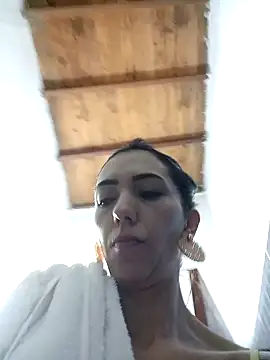 Snapshot of LunaZambrano chatting on 02/08/25, 05:39 LunaZambrano online show from 02/08/25, 05:39