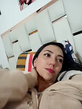 Snapshot of LunaZambrano chatting on 02/12/25, 02:35 LunaZambrano online show from 02/12/25, 02:35