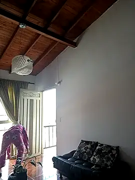 Snapshot of LunaZambrano chatting on 02/15/25, 03:06 LunaZambrano online show from 02/15/25, 03:06