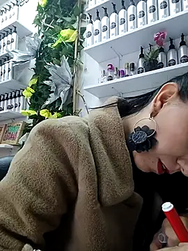 Snapshot of LunaZambrano chatting on 02/16/25, 07:05 LunaZambrano online show from 02/16/25, 07:05