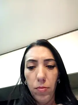 Snapshot of LunaZambrano chatting on 02/25/25, 04:03 LunaZambrano online show from 02/25/25, 04:03