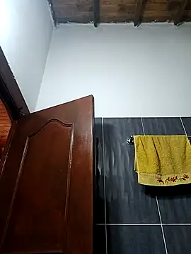 Snapshot of LunaZambrano chatting on 02/26/25, 06:43 LunaZambrano online show from 02/26/25, 06:43