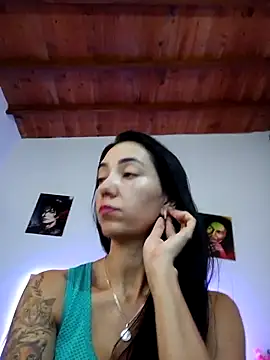 Snapshot of LunaZambrano chatting on 02/28/25, 03:48 LunaZambrano online show from 02/28/25, 03:48