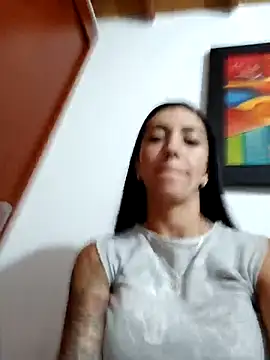 Snapshot of LunaZambrano chatting on 03/05/25, 04:02 LunaZambrano online show from 03/05/25, 04:02