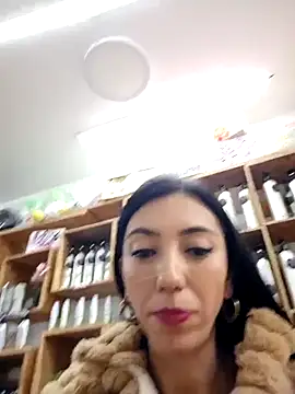 Snapshot of LunaZambrano chatting on 03/07/25, 04:00 LunaZambrano online show from 03/07/25, 04:00