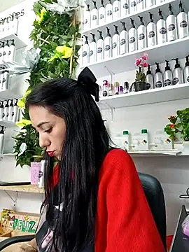 Snapshot of LunaZambrano chatting on 03/15/25, 06:43 LunaZambrano online show from 03/15/25, 06:43