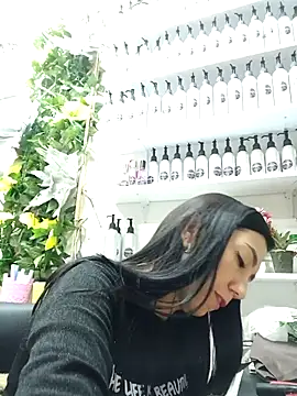 Snapshot of LunaZambrano chatting on 03/22/25, 12:28 LunaZambrano online show from 03/22/25, 12:28