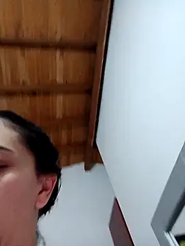 Snapshot of LunaZambrano chatting on 09/14/25, 07:35 LunaZambrano online show from 09/14/25, 07:35